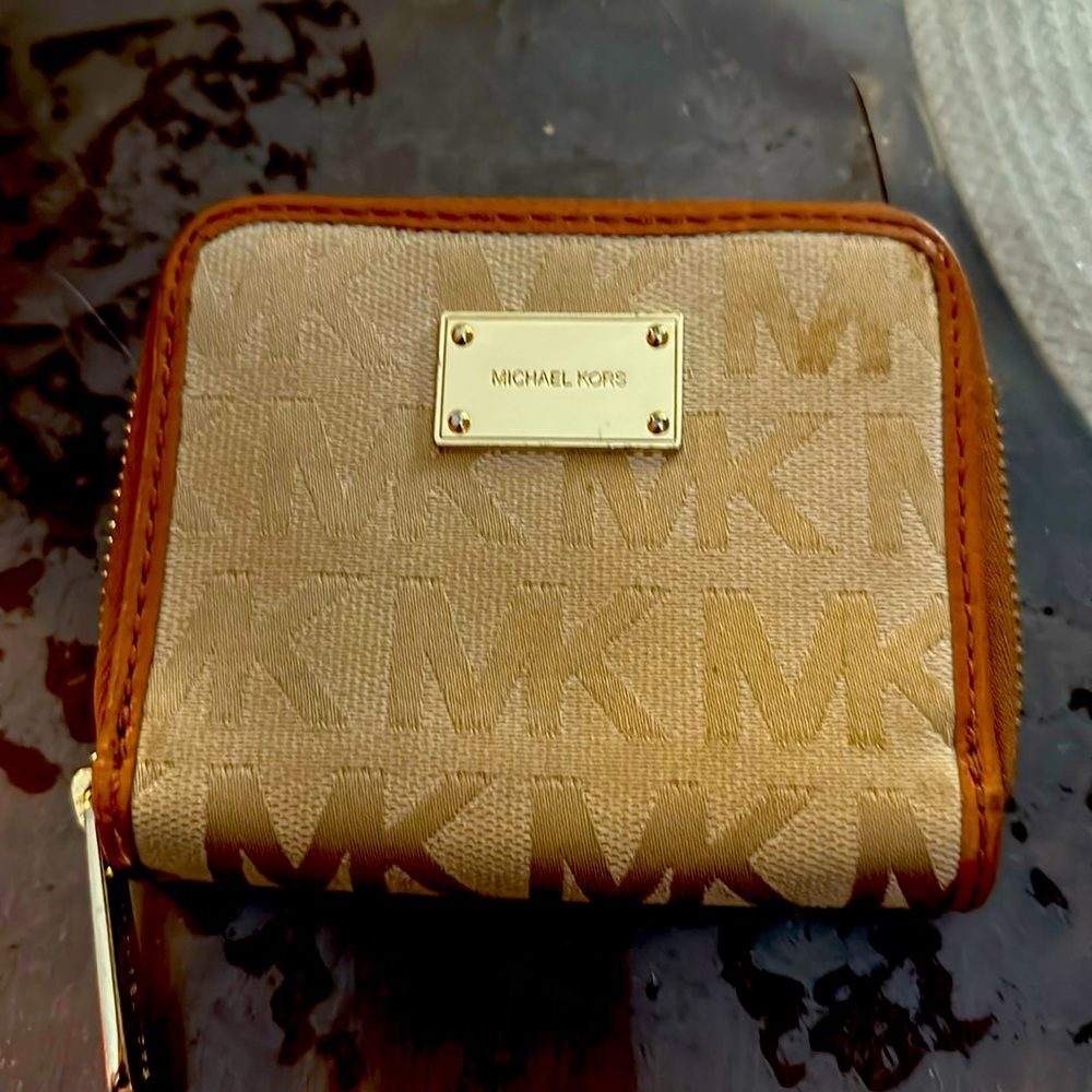 Michael kors wallet